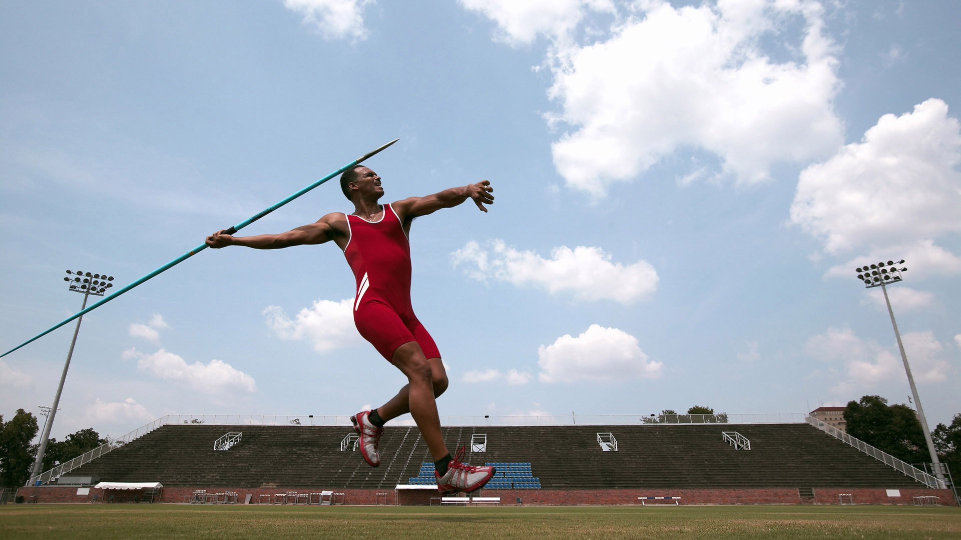 国王球员在沙漠训练营苦练防守,主帅力挺其转型,沙漠里的国王